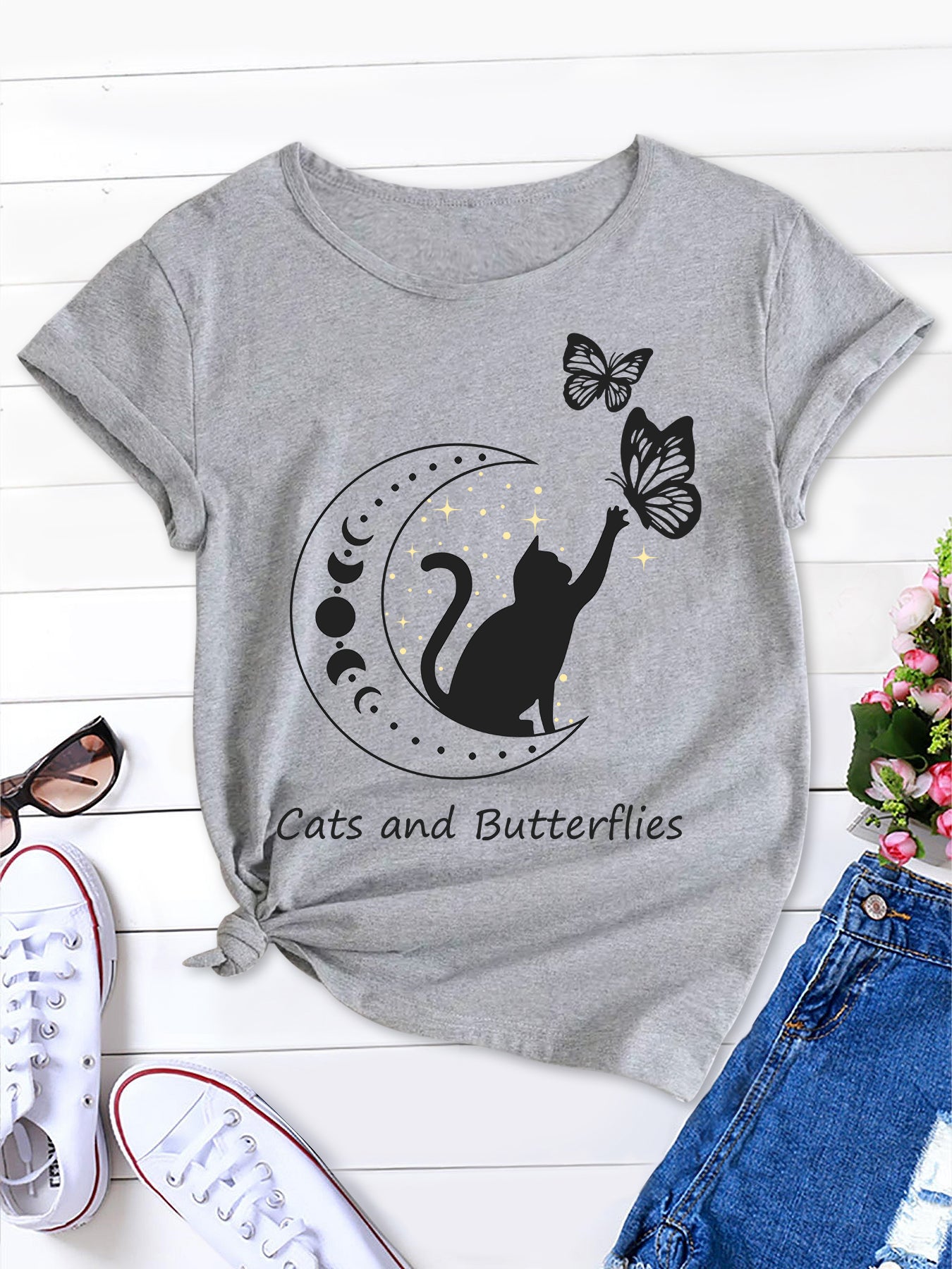 Women's New Short Sleeve T-Shirt with cats and butterflies Moon Graphic - Casual and Comfortable Summer Tee