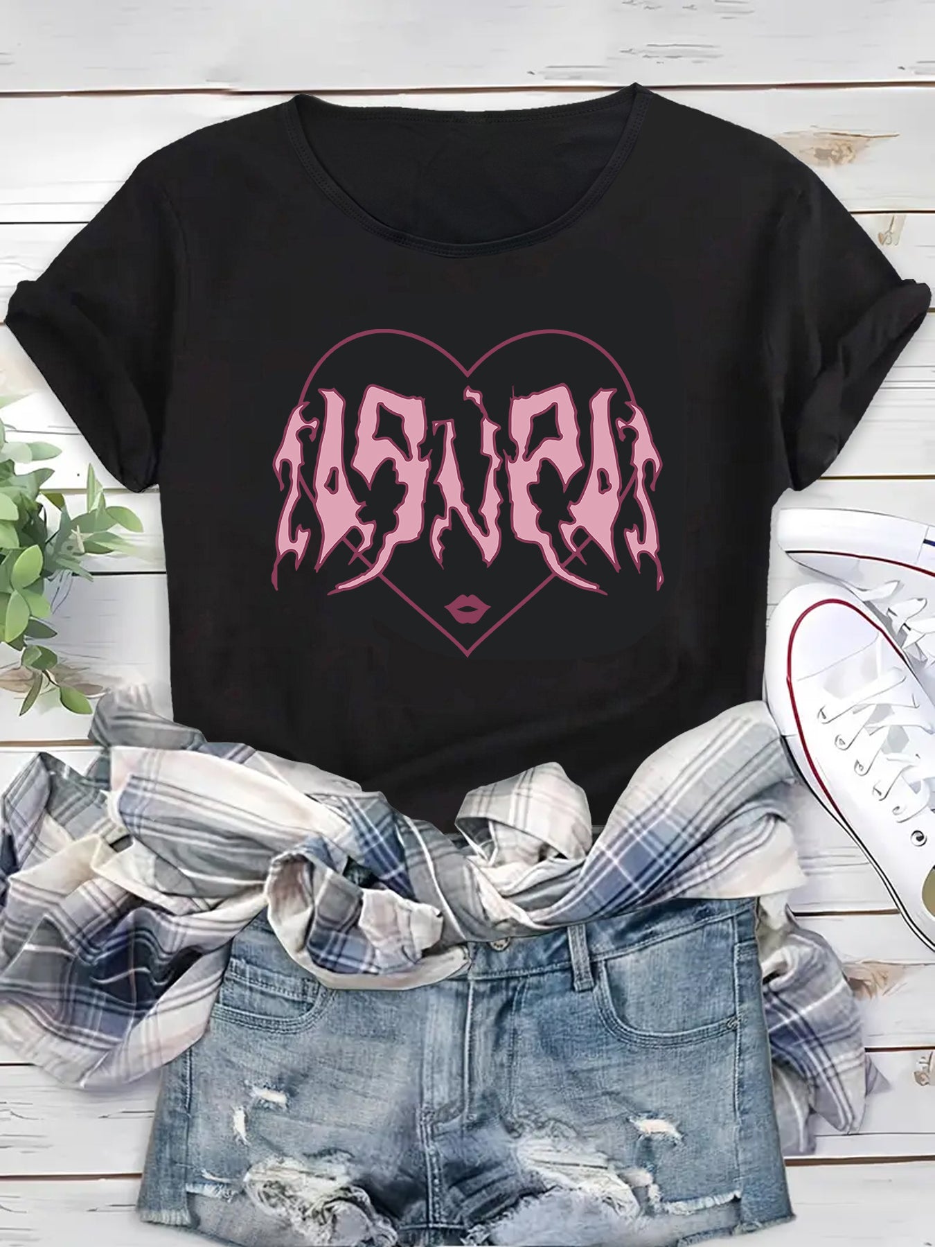 Mysterious Dark Hearts Round Neck Tee, Women's Short Sleeve T-Shirt