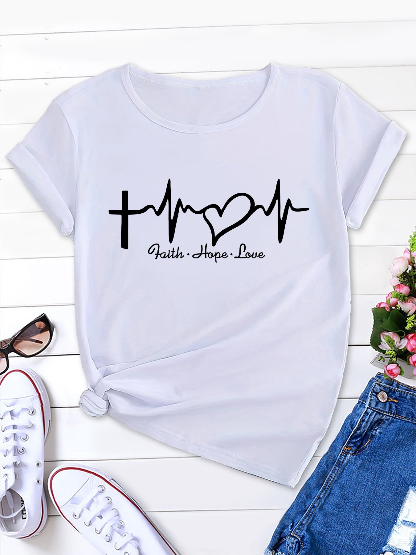 Women's New Short Sleeve T-Shirt with Lovely Heart Graphic, Casual and Stylish for Summer Outdoor Wear - Fresh and Trendy Design